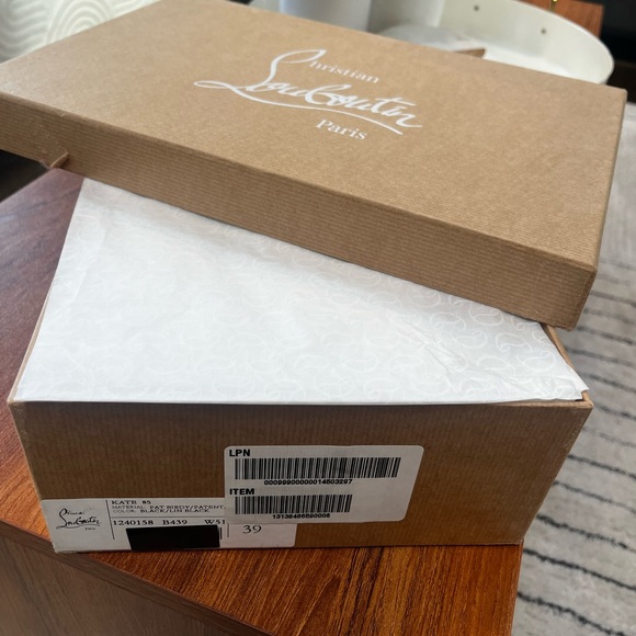 Christian Louboutin - Kate 85 - Like new Black only worn 1 time size 9 - Picture 7 of 8